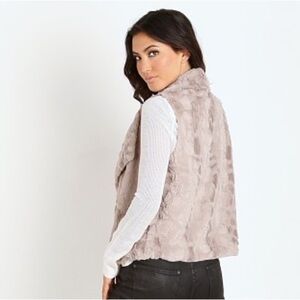 JACK BY BB DAKOTA ELEKTRA FAUX FUR VEST - WHEAT - S - FALL COZY
